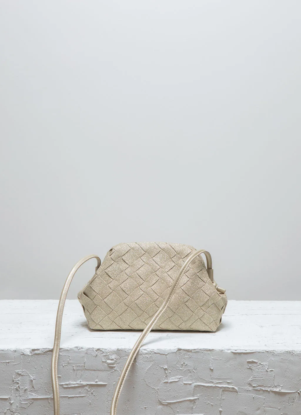 Calajade Aimee Sparkling Gold clutch gull flettet