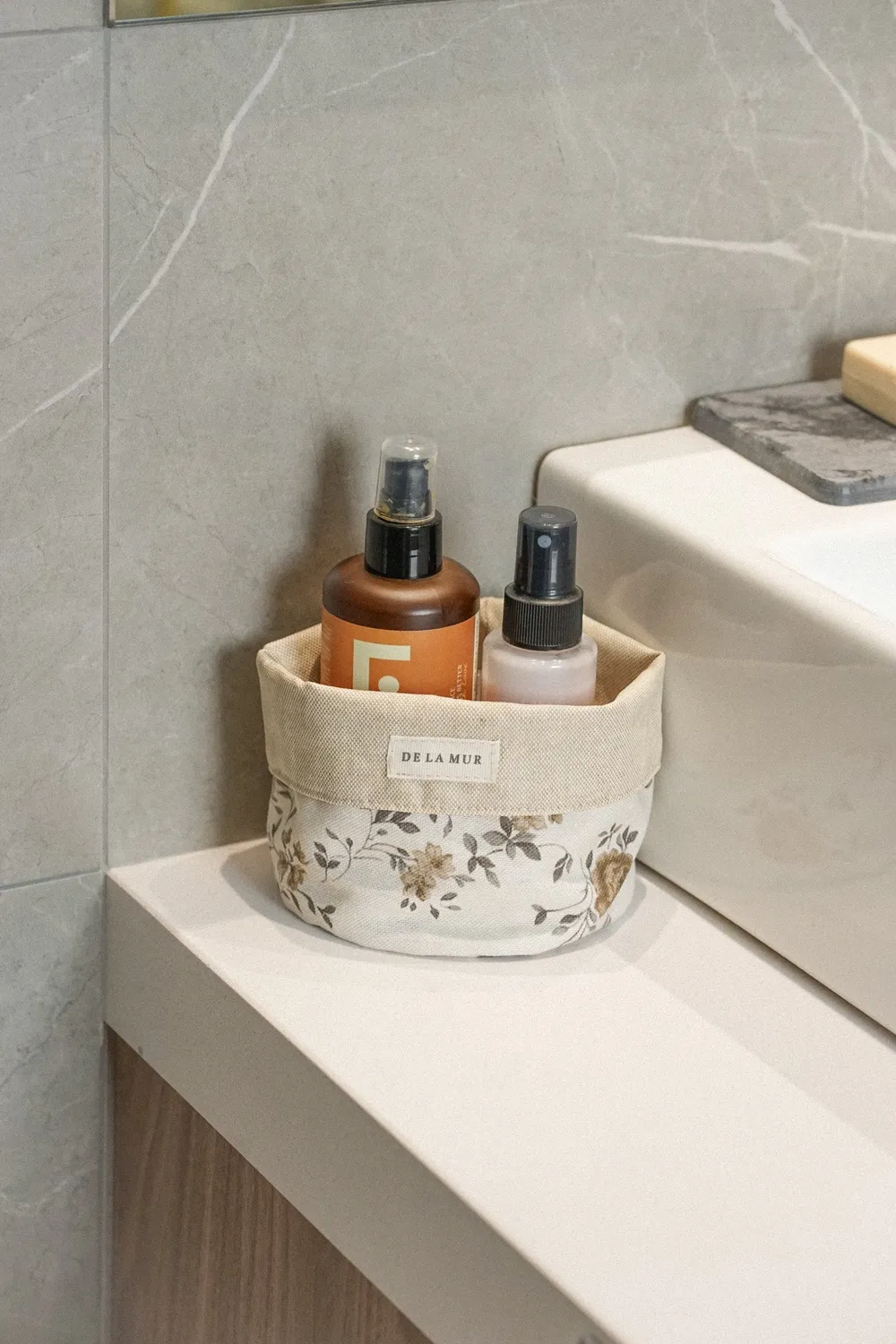 De La Mur Bara oppbevaringskurv beige blomst 11,5 cm
