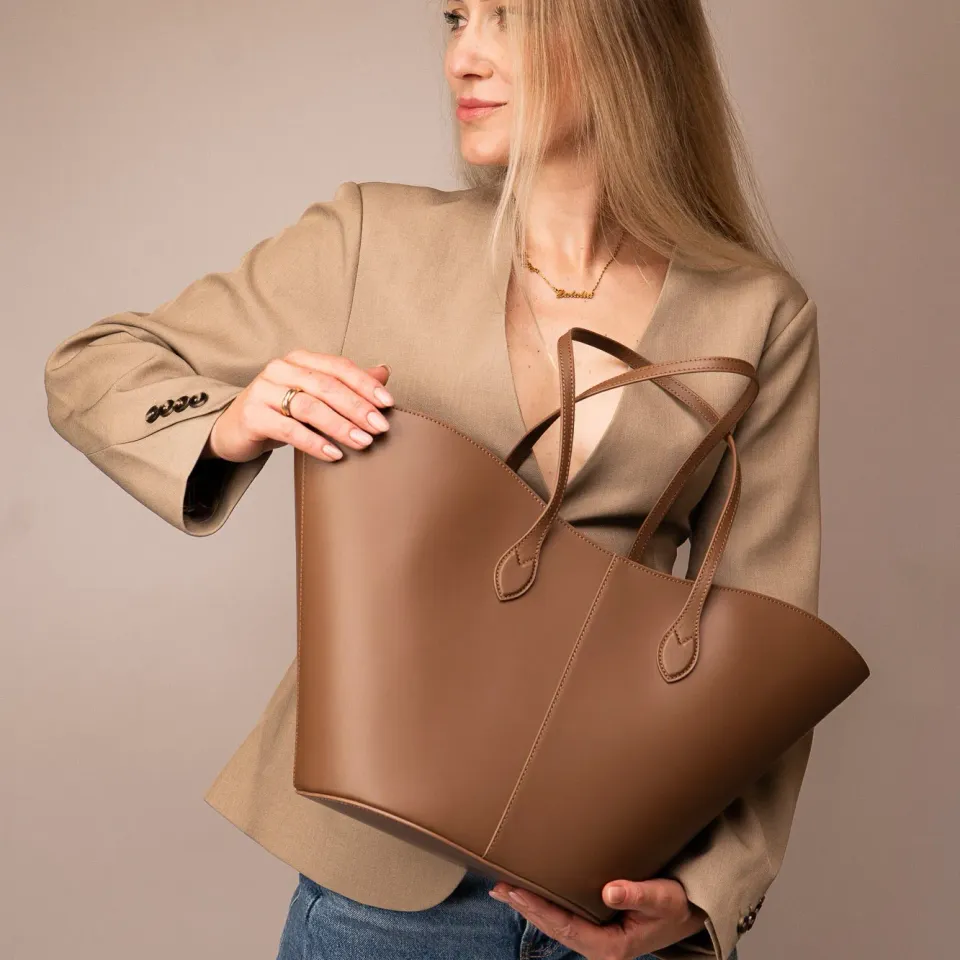 Latalia Milan shopper melkesjokolade skinn