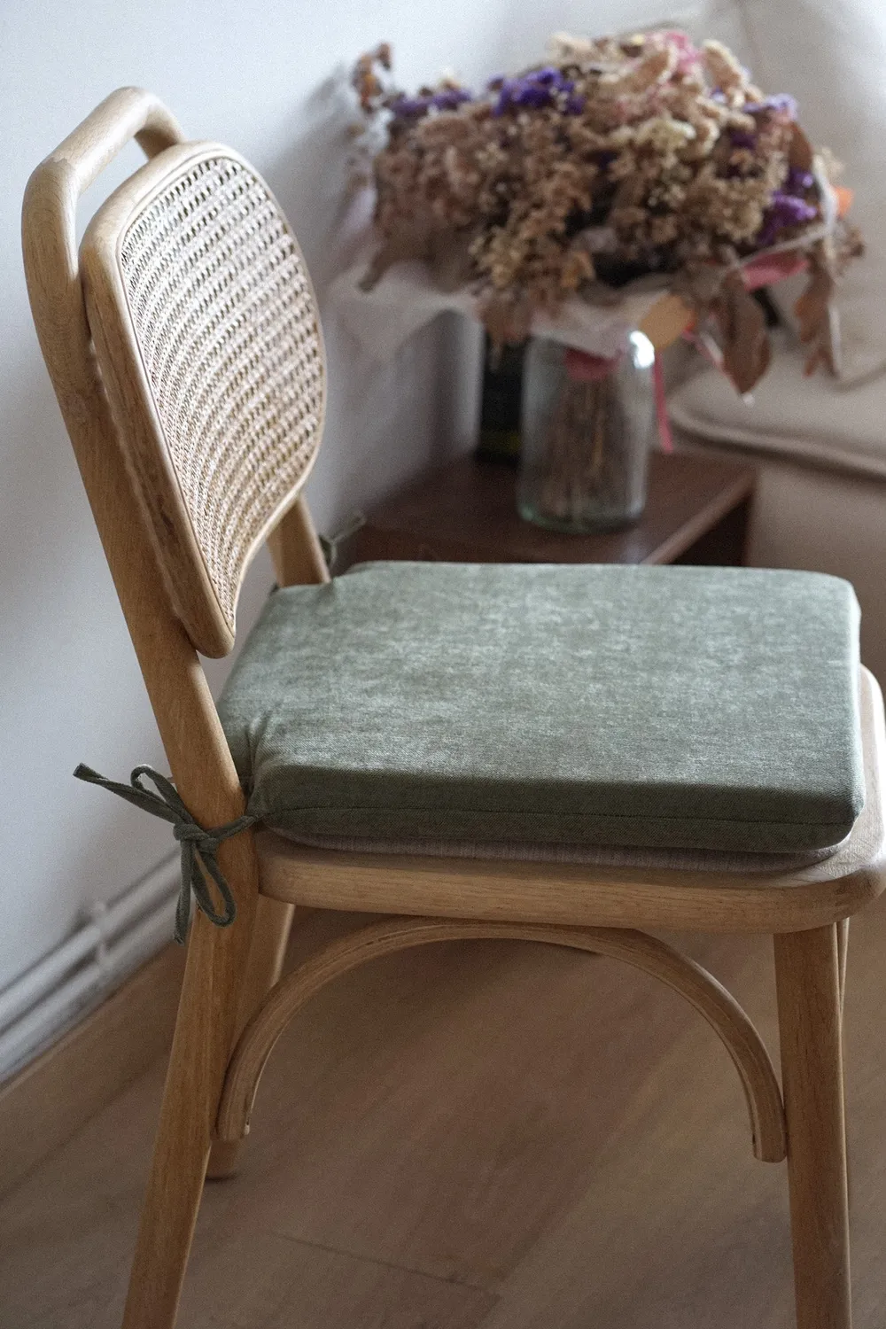 De La Mur Verd stolspute 40x40x4 cm beige med knytting