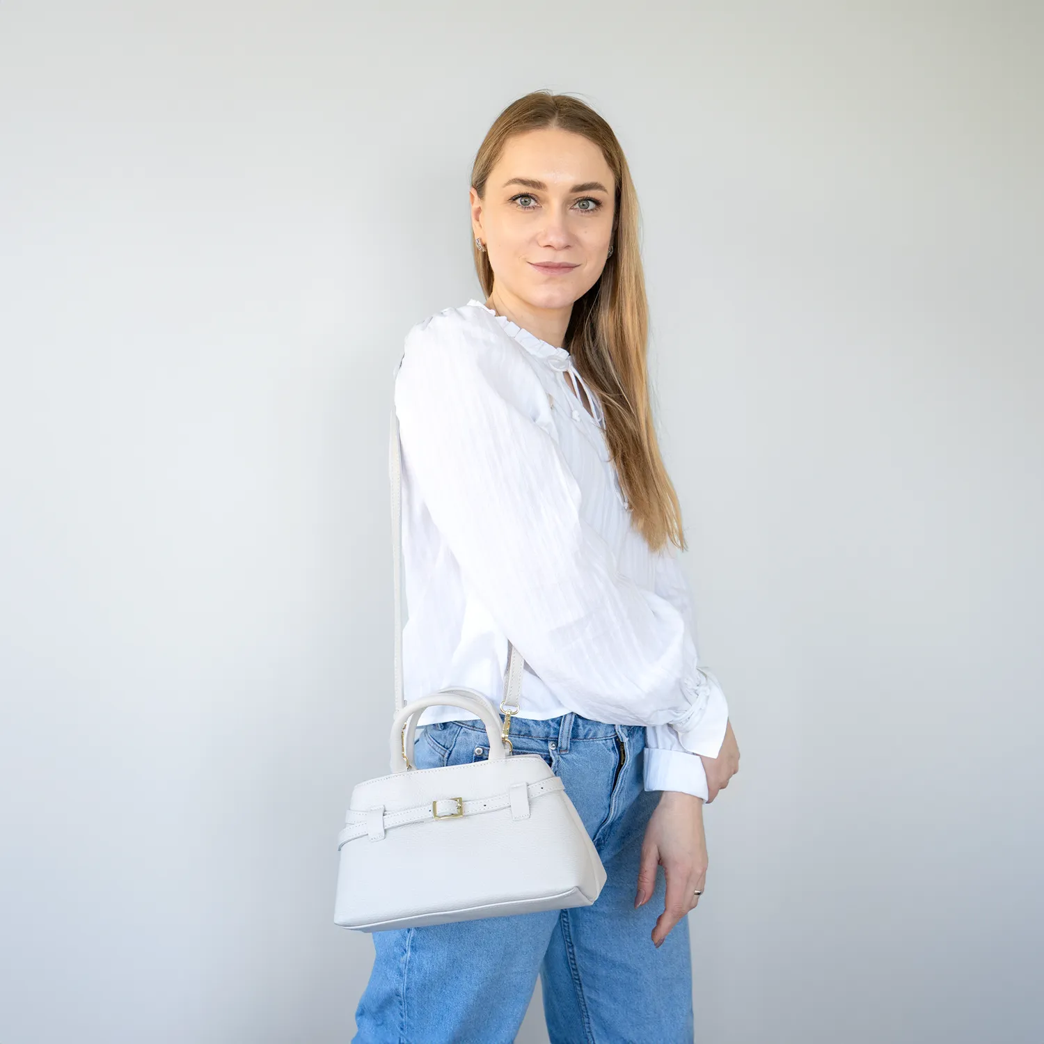 Latalia Pisa Mini crossbody svart i skinn