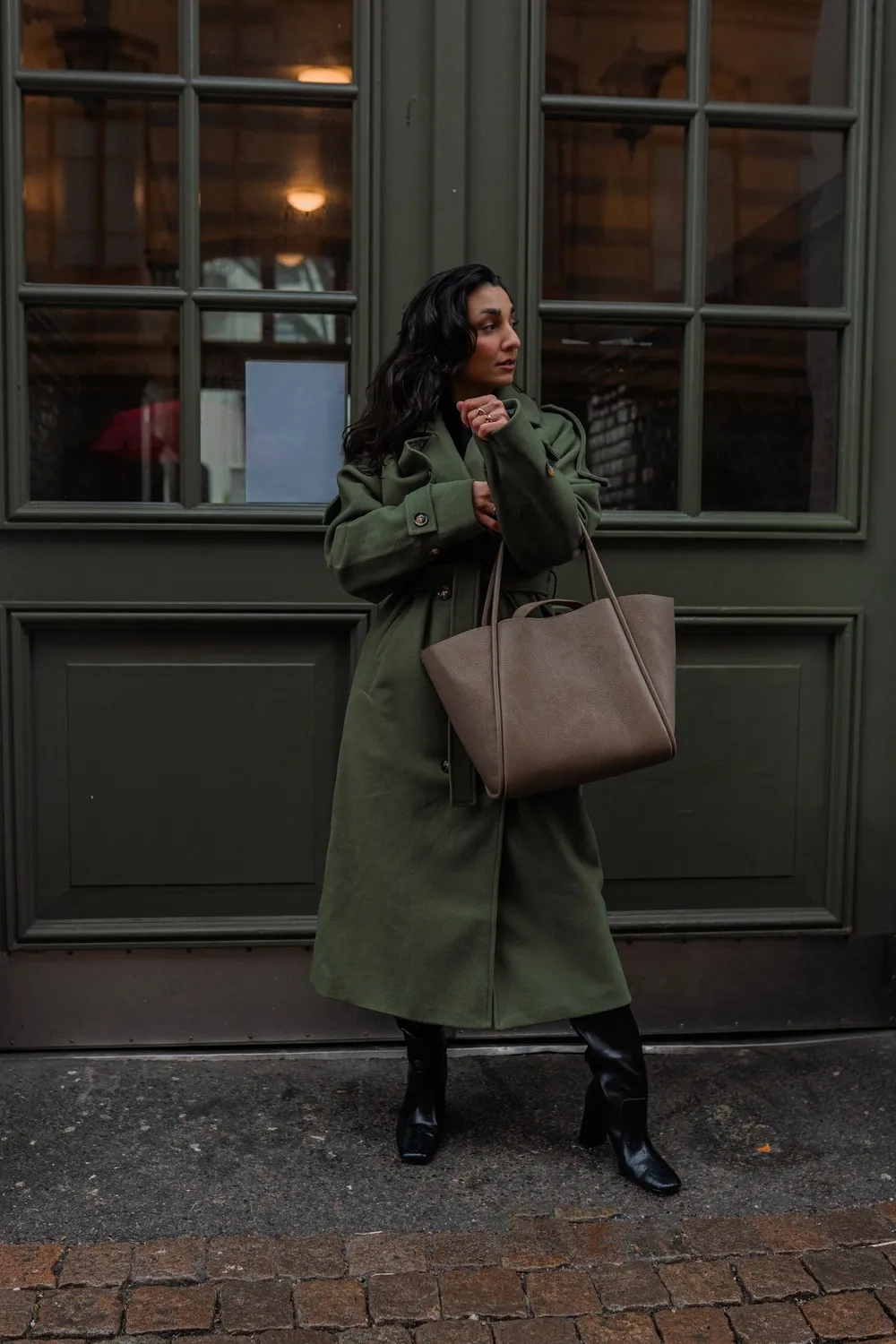 Latalia Florence XL shopper skinnveske taupe laptop