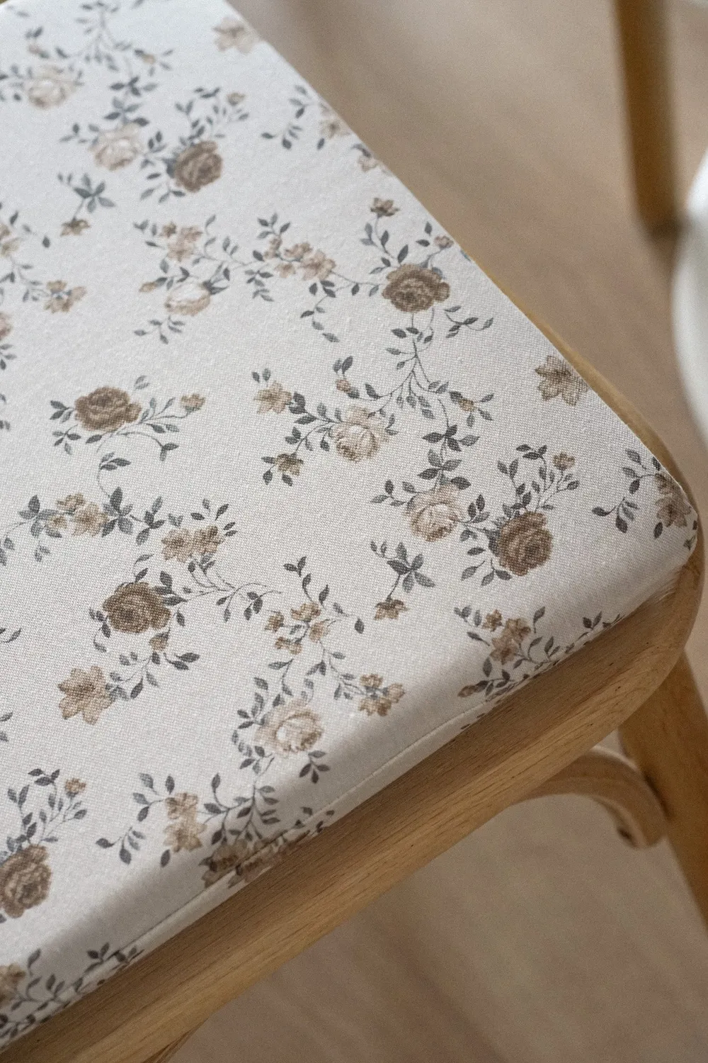 De La Mur Bara stolpute 40x40 blomstret beige