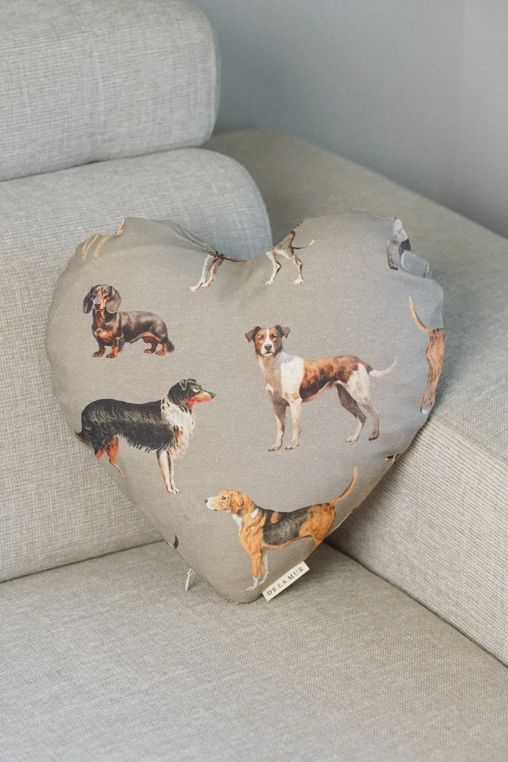 De La Mur Dog hjertepute 33x33 cm med fyll