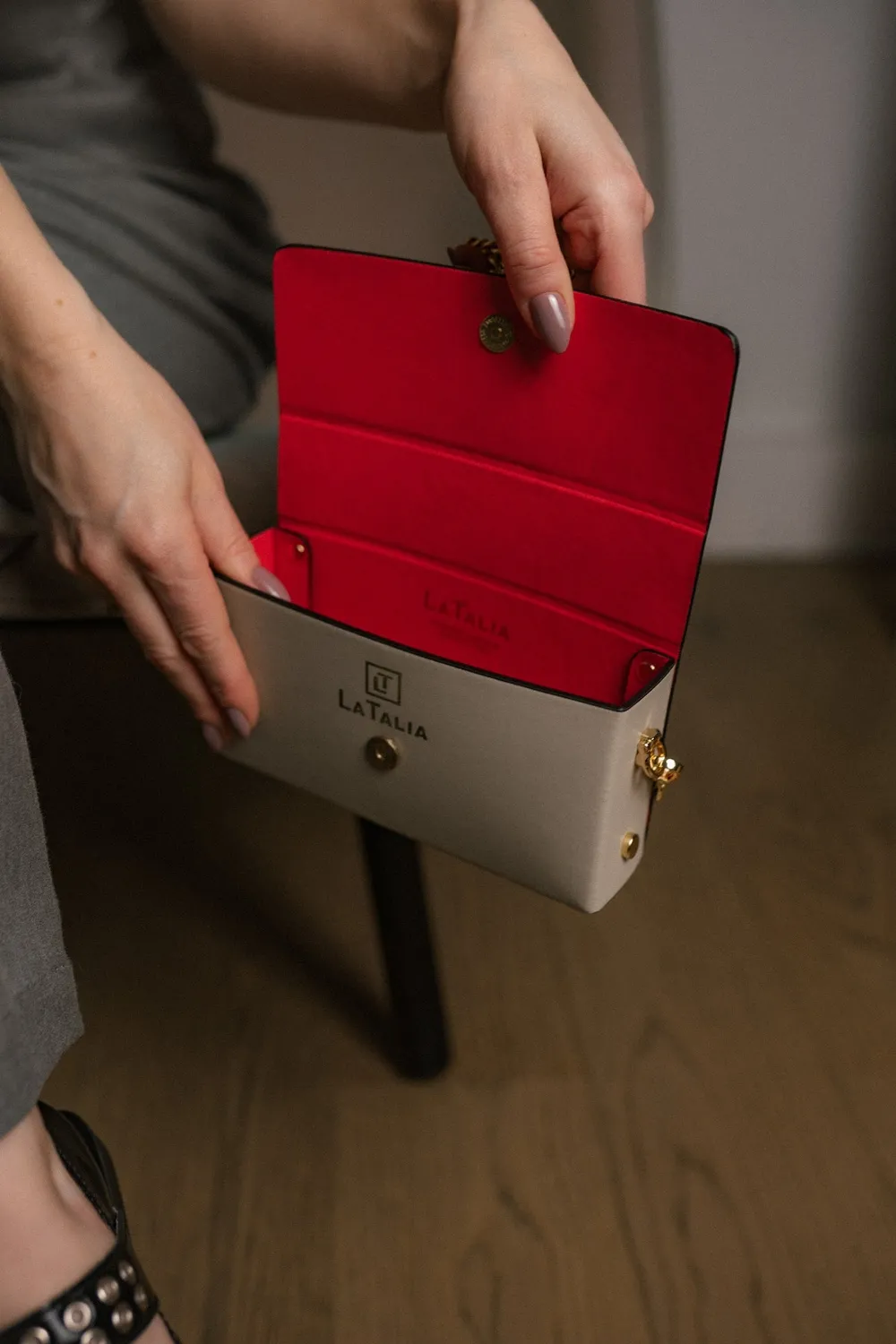 Latalia Fondi clutch skinnveske beige 18 cm