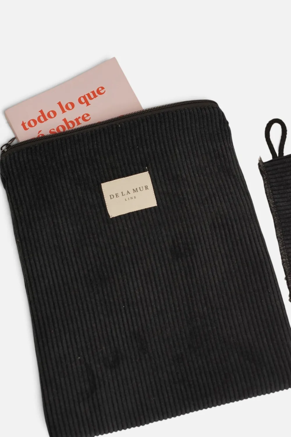 De La Mur Nit bokomslag svart kord med bokmerke