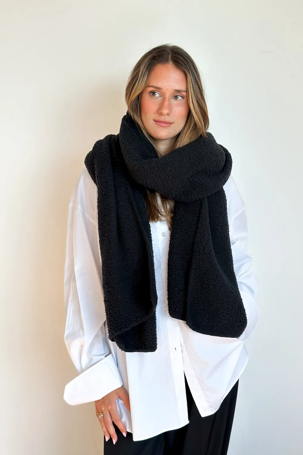 Kiesa Grande maxiskjerf 49x240 cm svart teddy