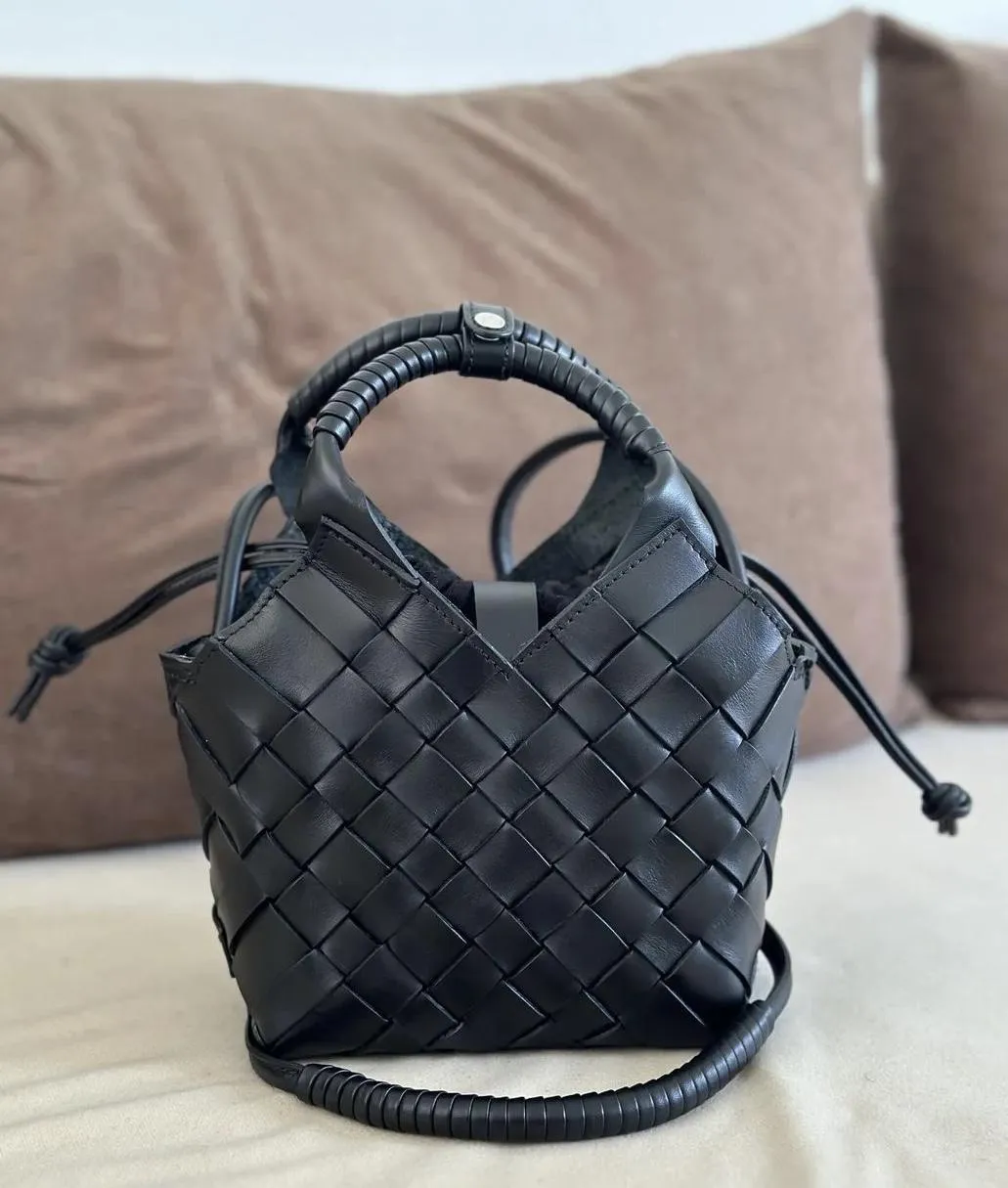 Cala Jade Misu Mini crossbody svart flettet skinn