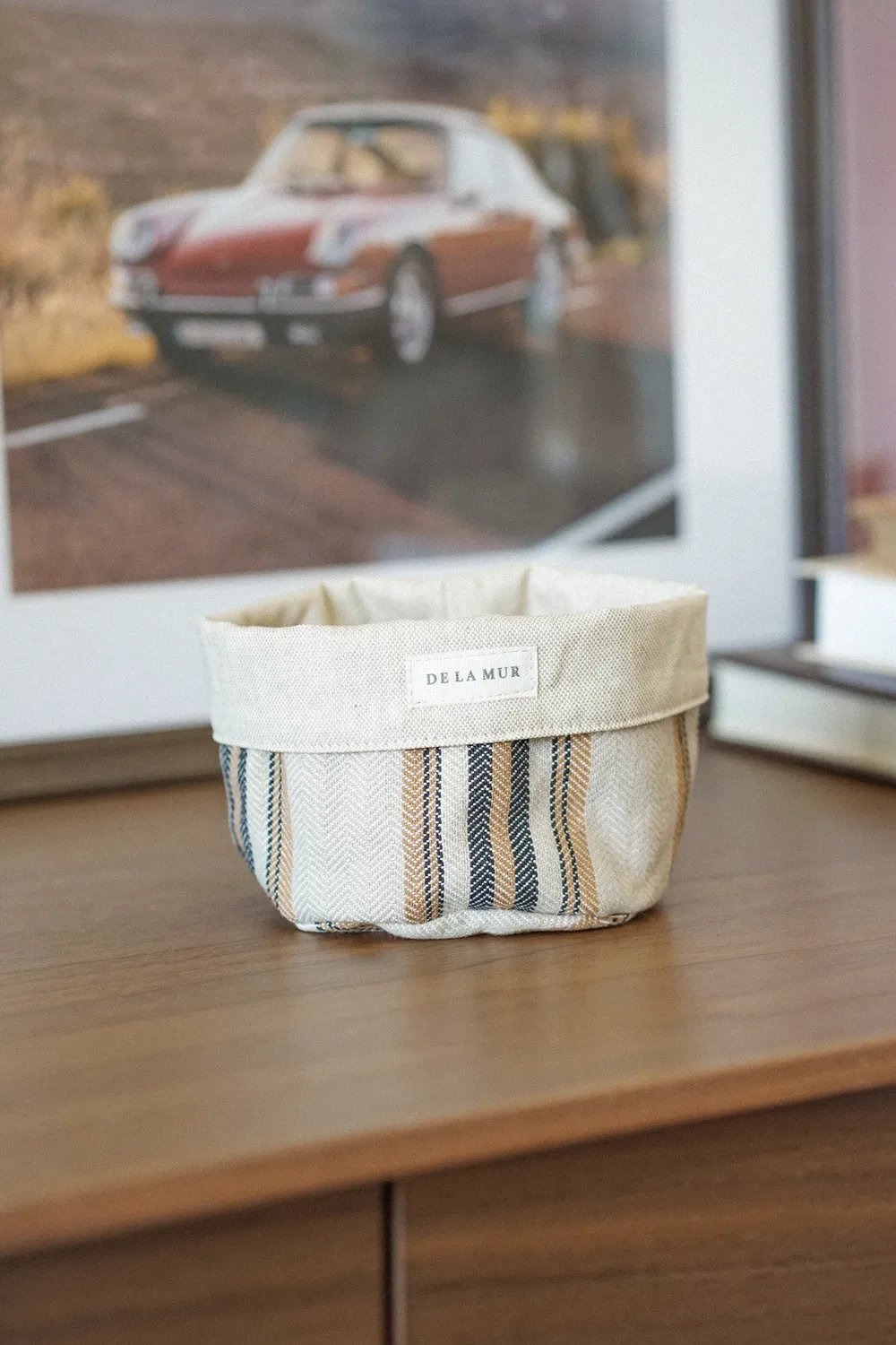 De La Mur Marco kurv liten sennep stripet 11,5 cm