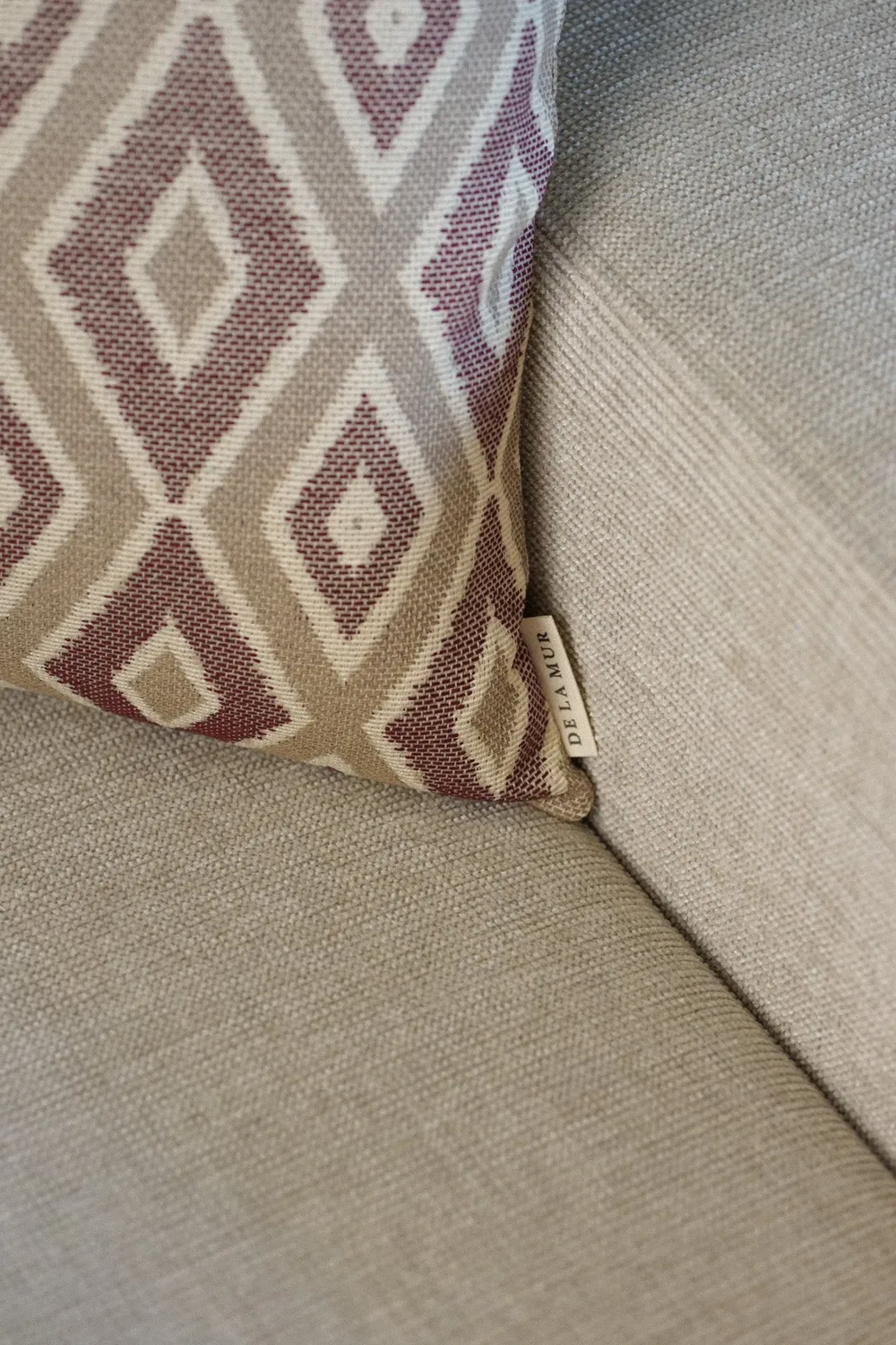De La Mur Rani putetrekk geometrisk 50x50 cm rød beige