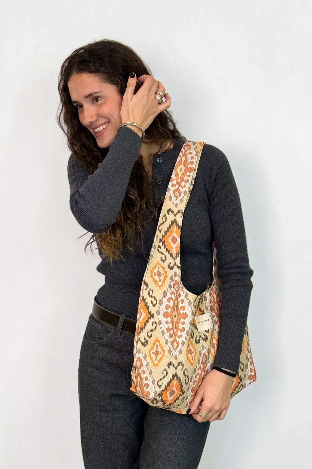 De La Mur Ikat Ovalada veske oransje 40 cm