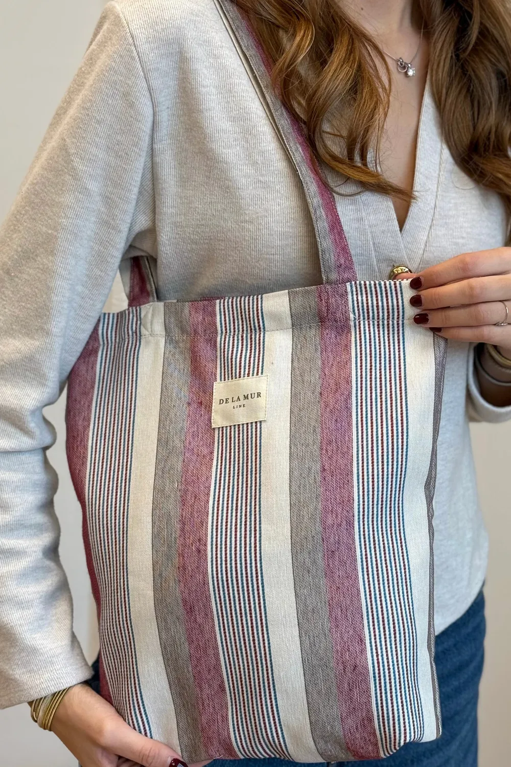 De La Mur Bosque liten totebag med glidelås stripet