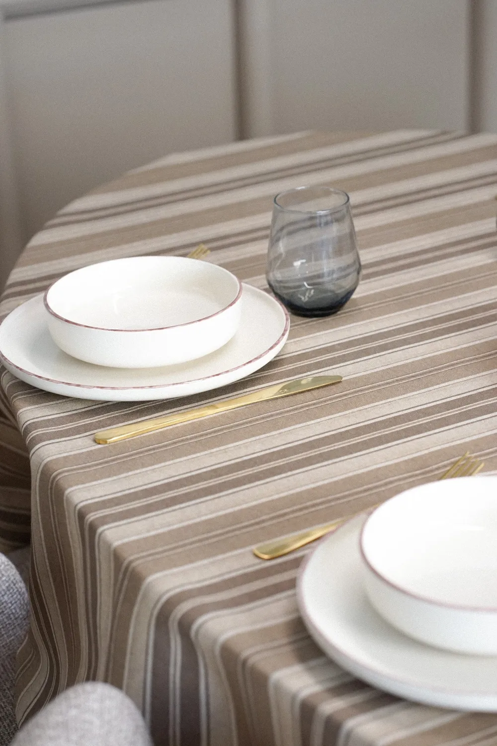 De La Mur Soro duk 200x150 stripet beige