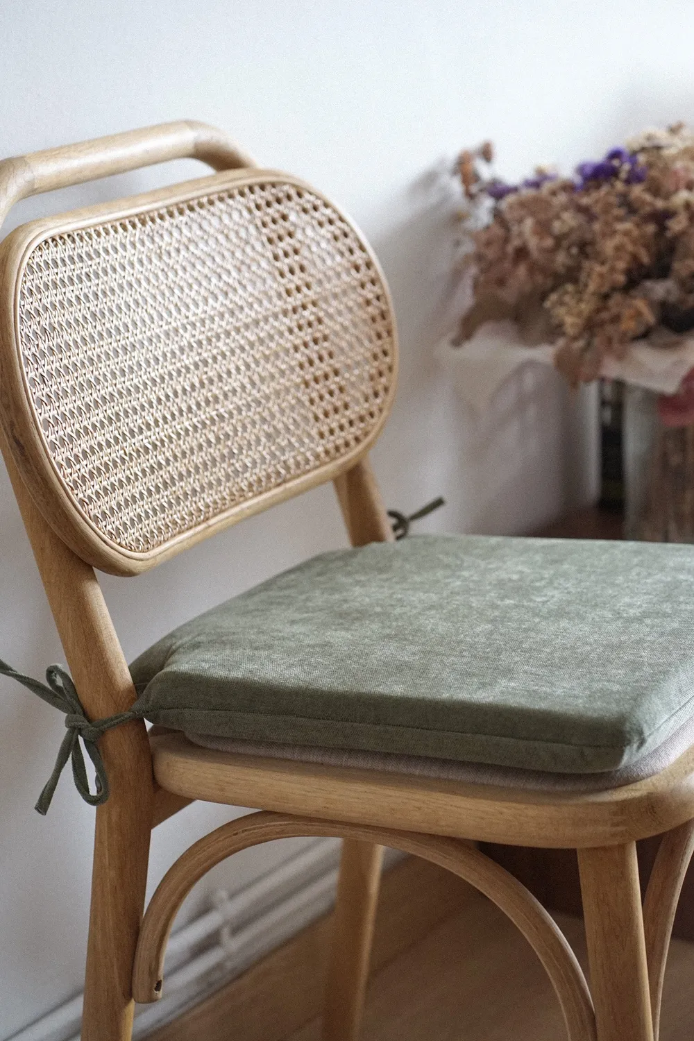 De La Mur Verd stolspute 40x40x4 cm beige med knytting