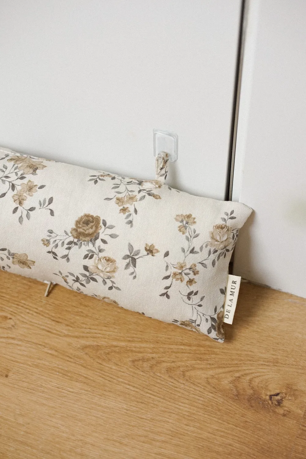 De La Mur Bara trekkstopper beige blomster 86 cm