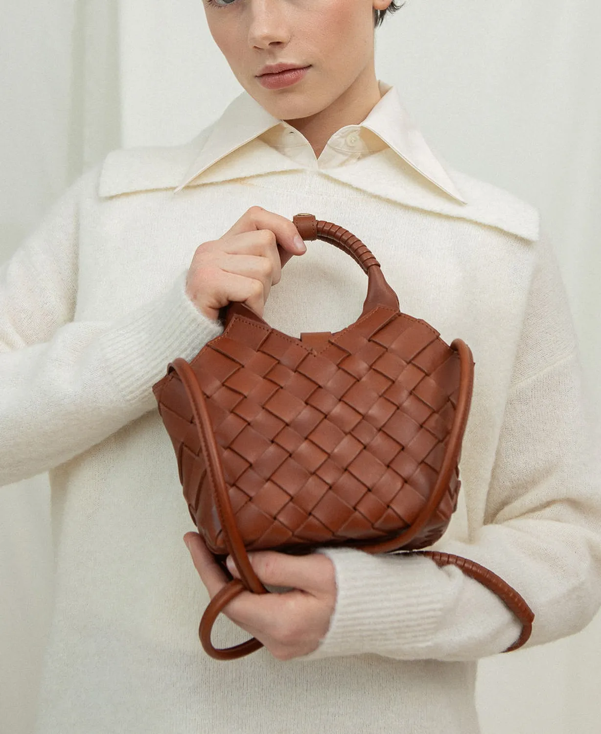 Calajade Misu Mini crossbody Umber Nubuck flettet skinn