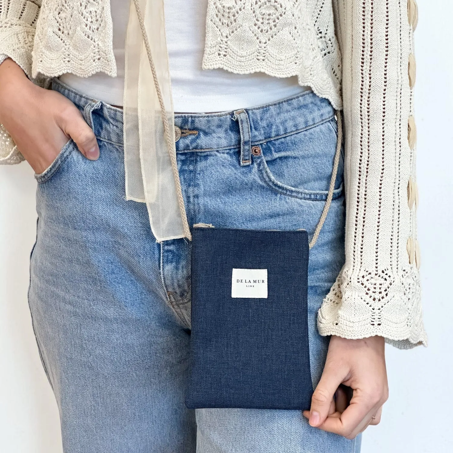 De La Mur Vana mobilveske marineblå 13x18 cm