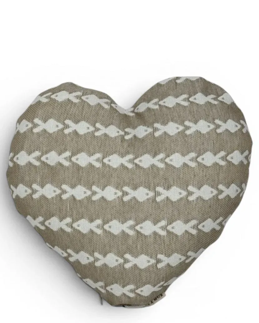 De La Mur Corazón hjertepute 33 cm fiskemønster beige