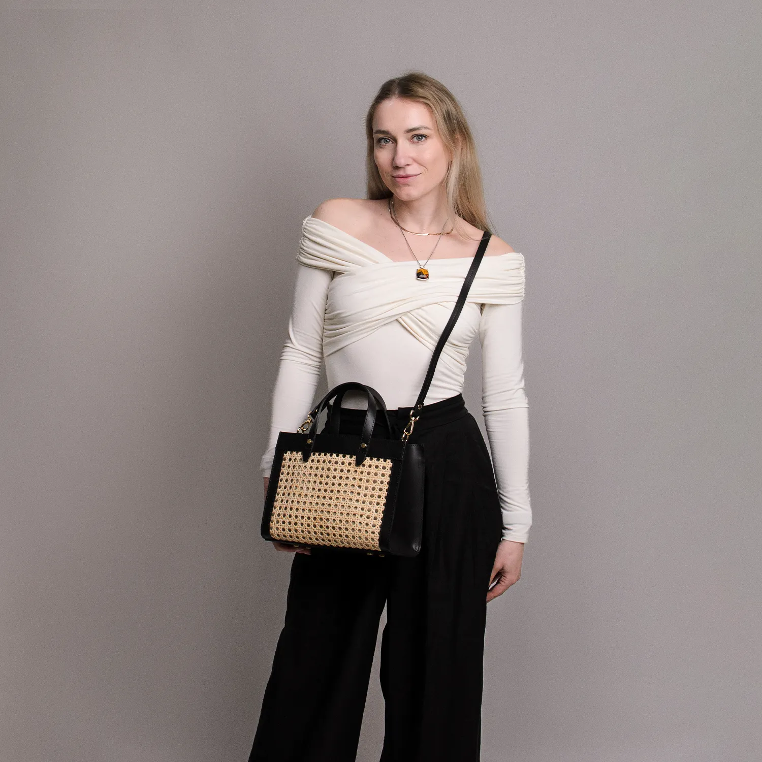 Latalia Bronte tote svart rotting skinn