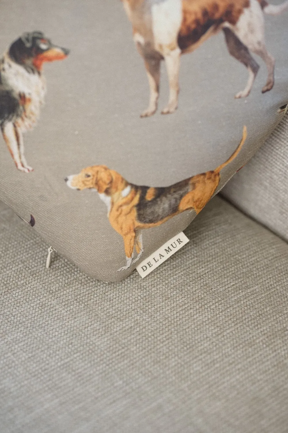 De La Mur Dog hjertepute 33x33 cm med fyll