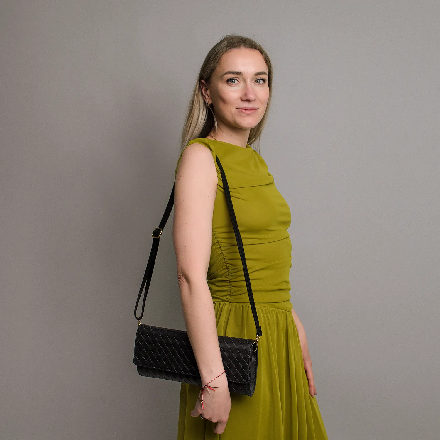 Latalia Aosta clutch nappalær svart 30 cm