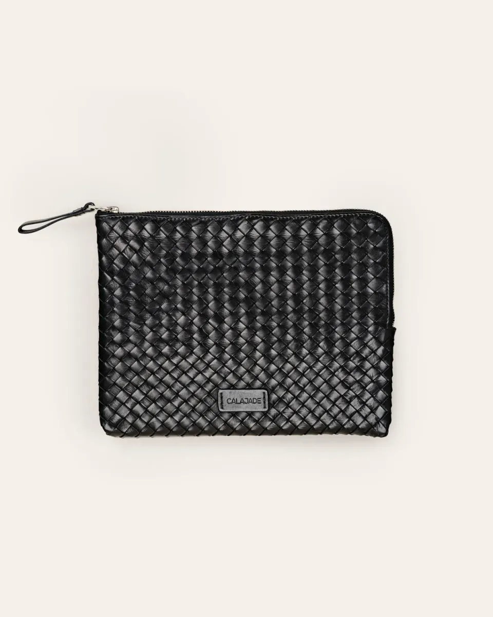 Calajade Batu S clutch svart flettet bøffelskinn