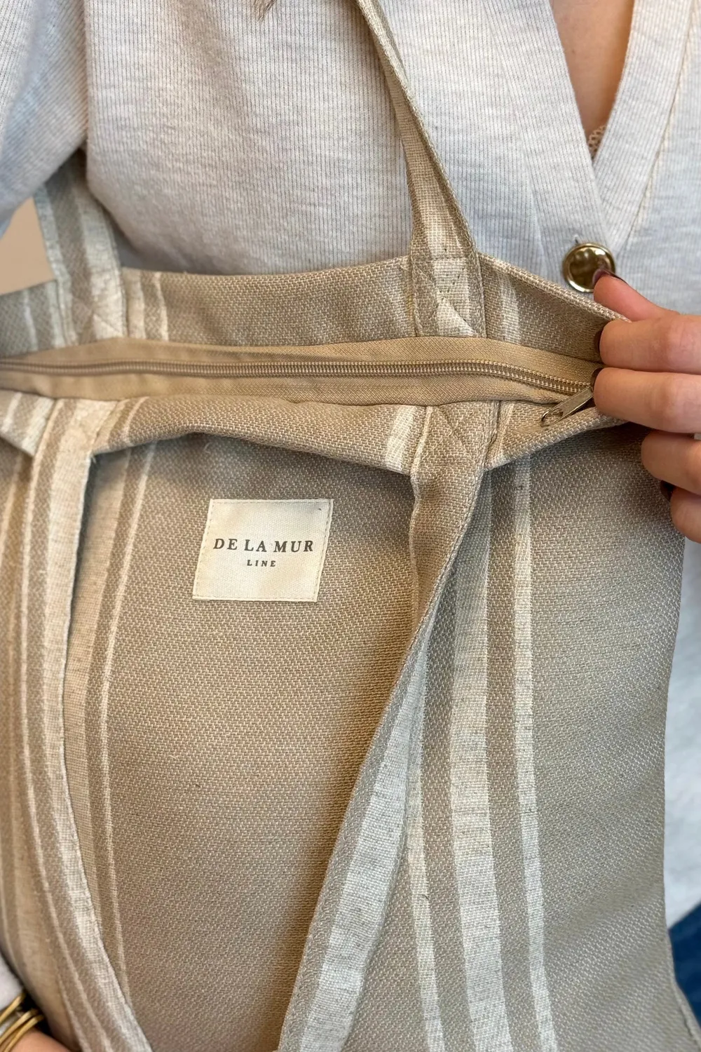 De La Mur Carre totebag beige stripet med glidelås
