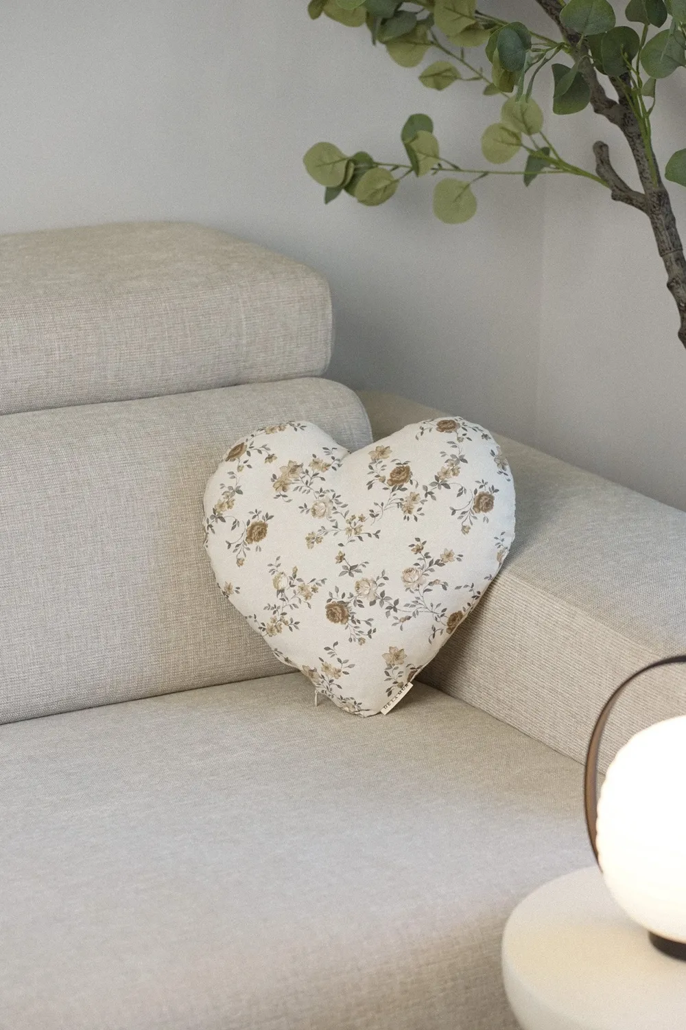 De La Mur Bara hjertepute 33x33 cm beige blomster