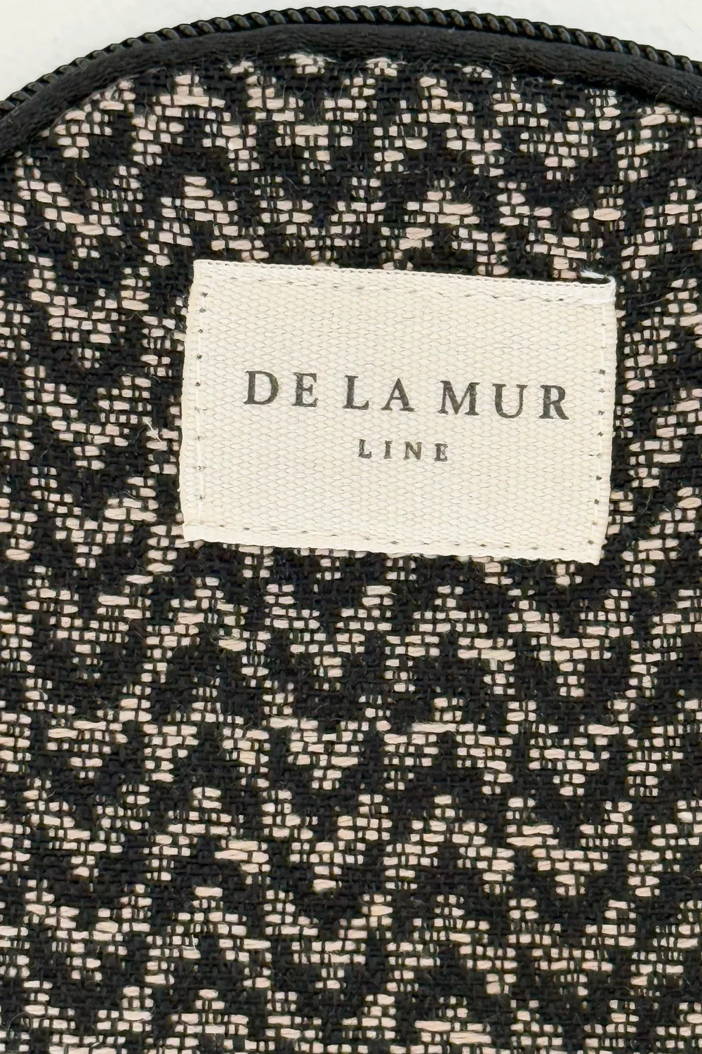 De La Mur Dana myntpung rund beige sikksakk 10 cm