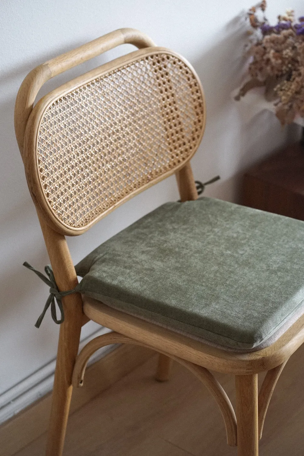 De La Mur Verd stolspute 40x40x4 cm beige med knytting