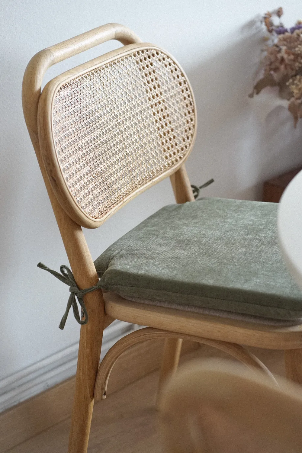 De La Mur Verd stolspute 40x40x4 cm beige med knytting