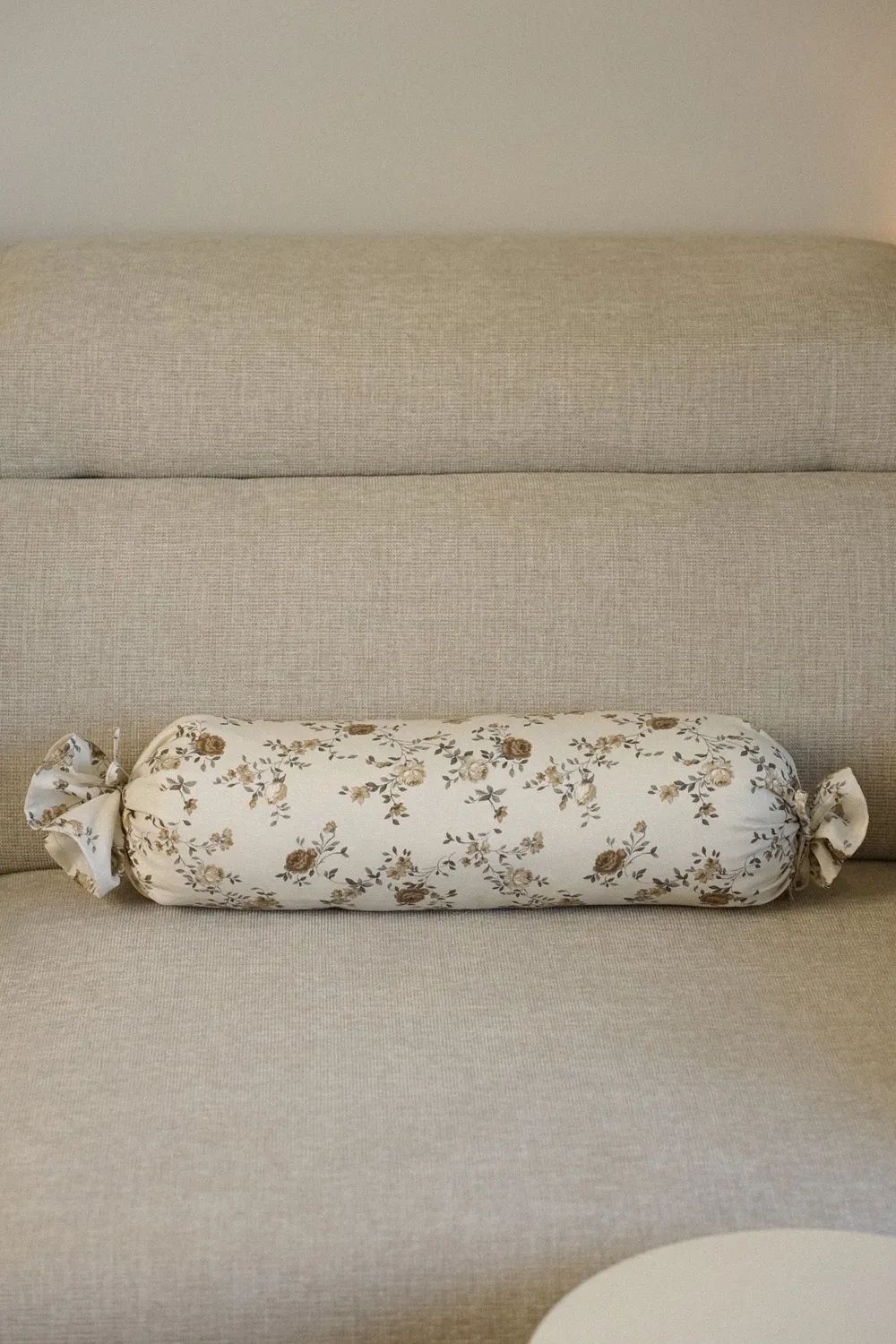 De La Mur Bara pute 50 cm beige blomster