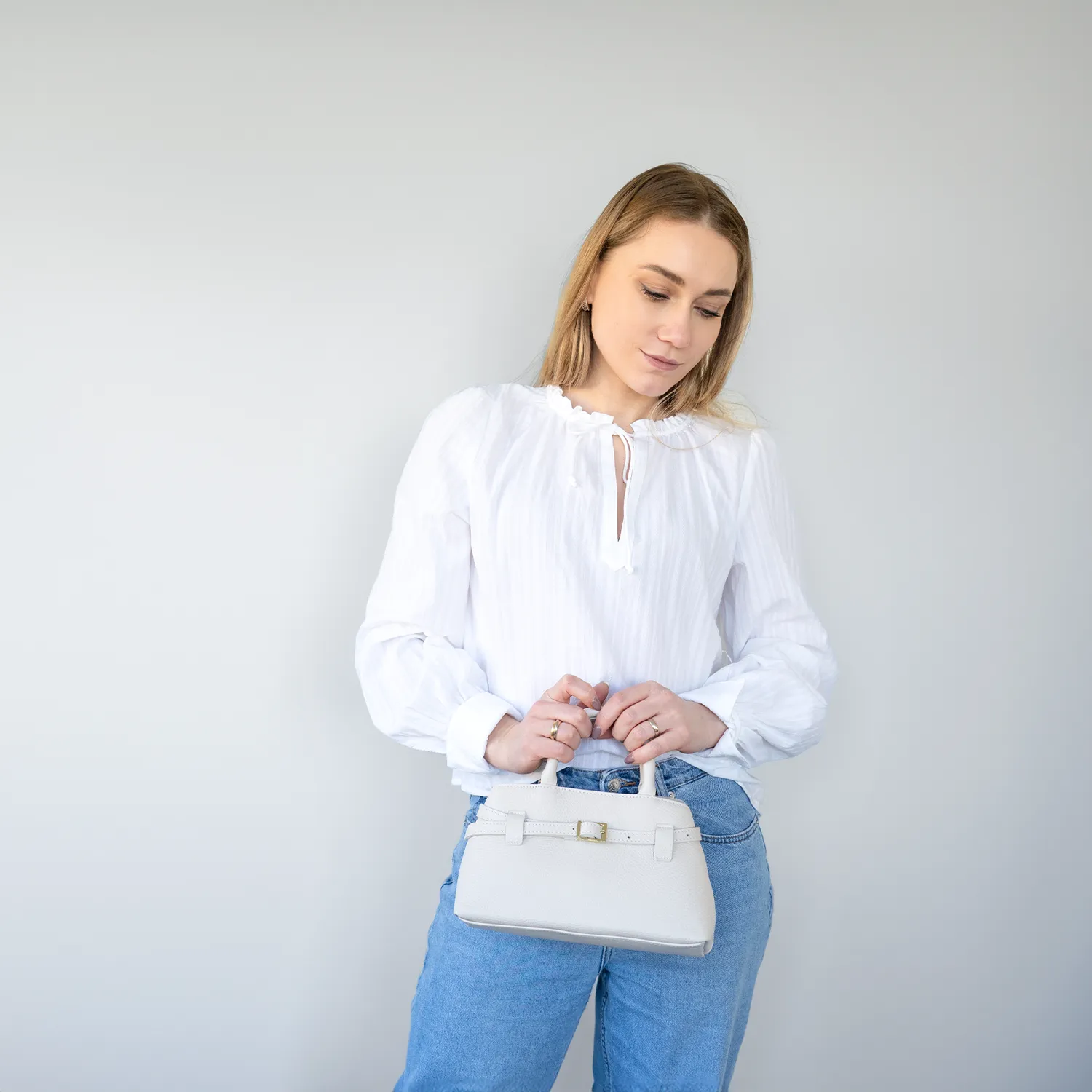 Latalia Pisa Mini crossbody svart i skinn