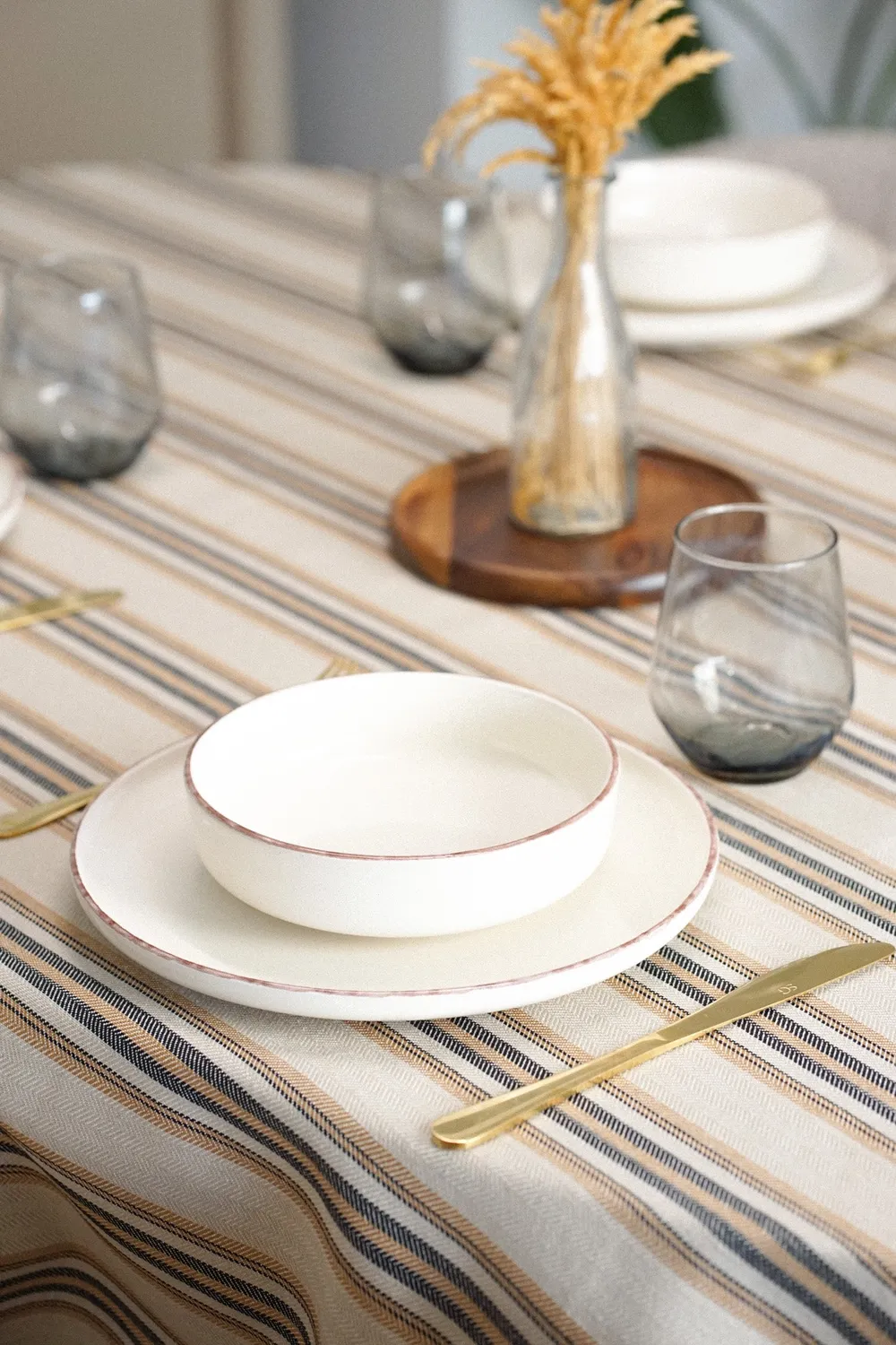 De La Mur Marco bordduk stripet beige 150x150 cm