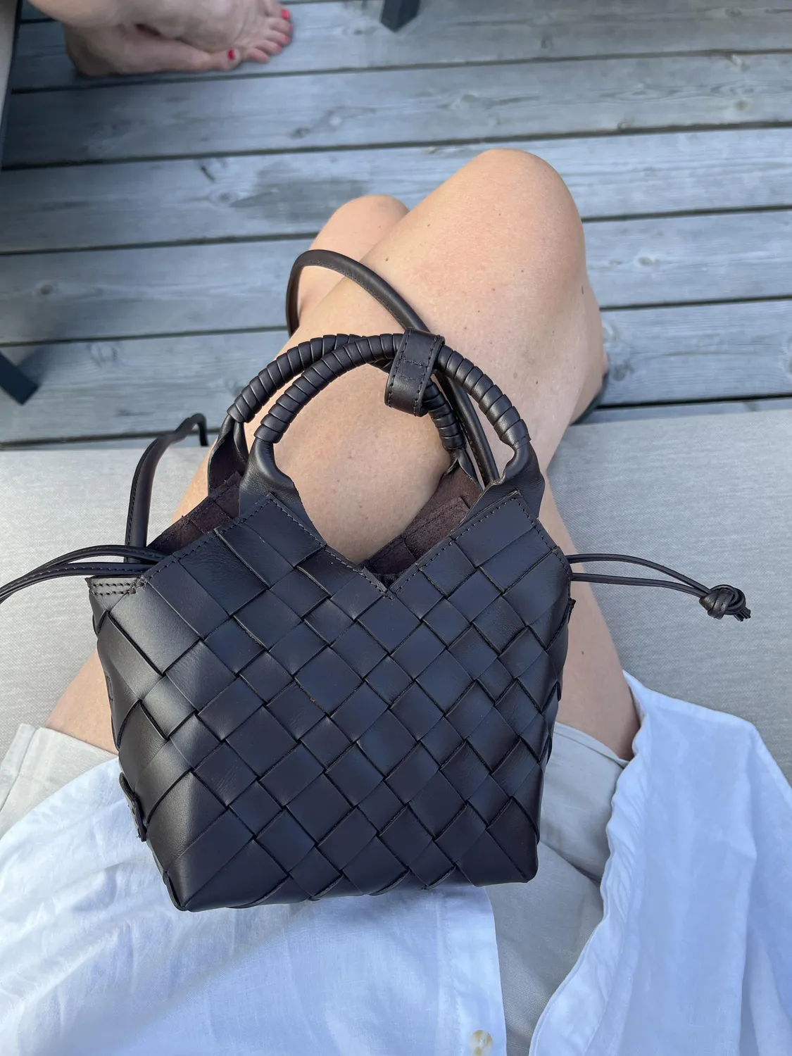 Calajade Misu Mini skulderveske umber flettet skinn
