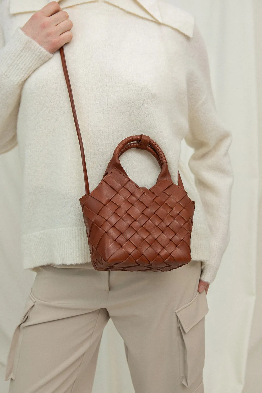 Calajade Misu Mini crossbody Umber Nubuck flettet skinn