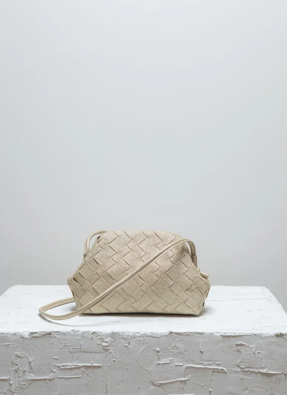 Calajade Aimee Sparkling Gold clutch gull flettet